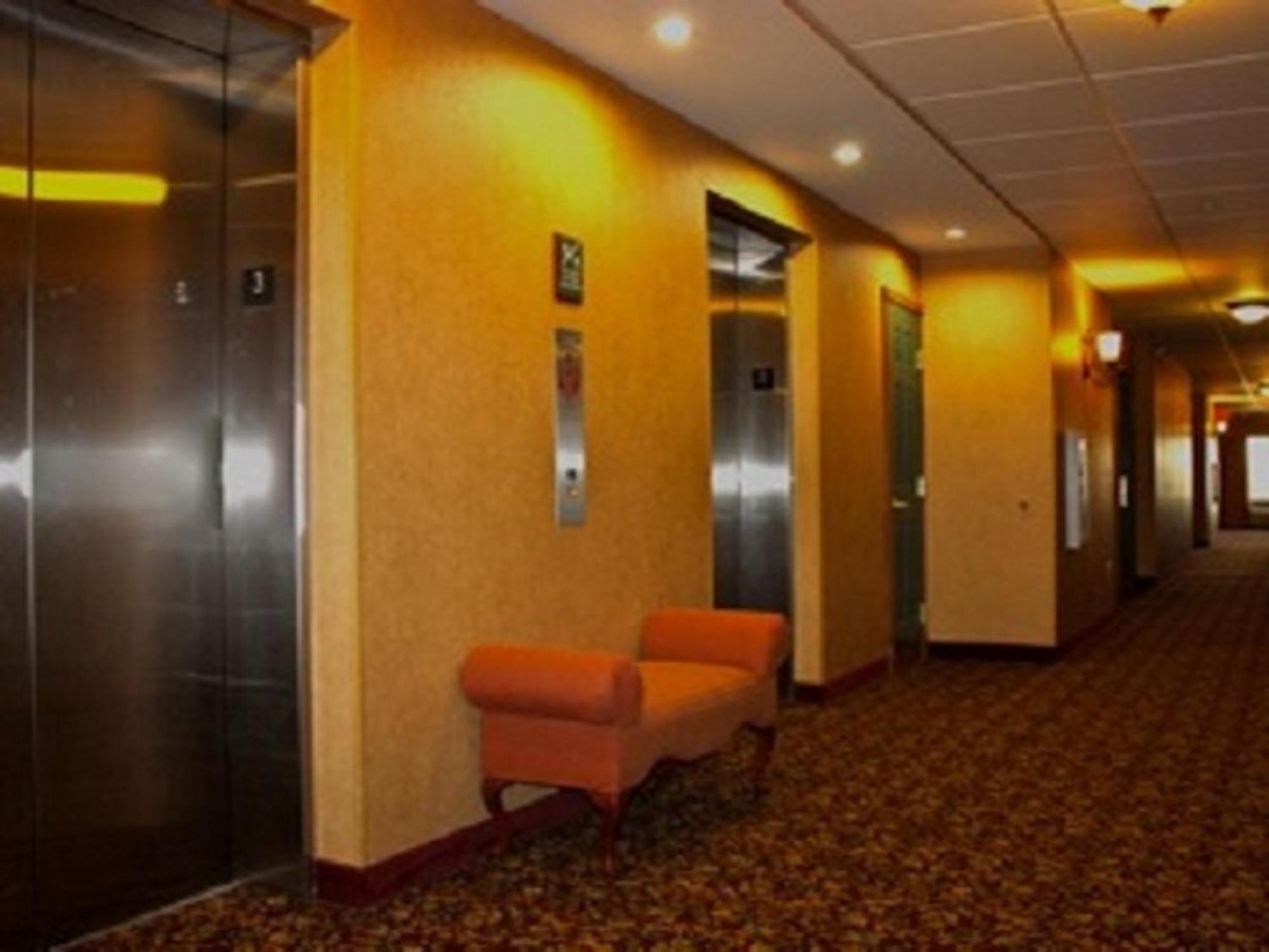 Town & Country Inn And Suites Quincy Exteriör bild