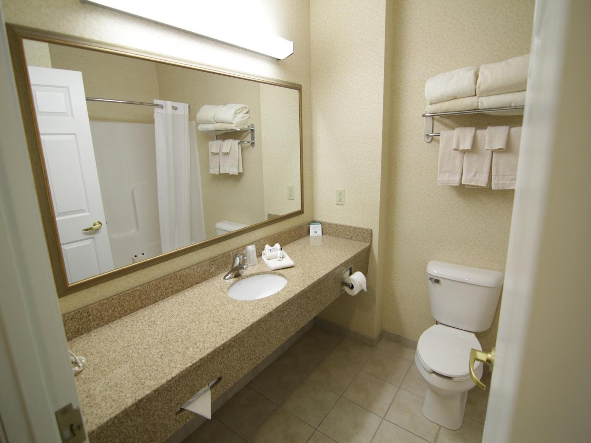 Town & Country Inn And Suites Quincy Exteriör bild