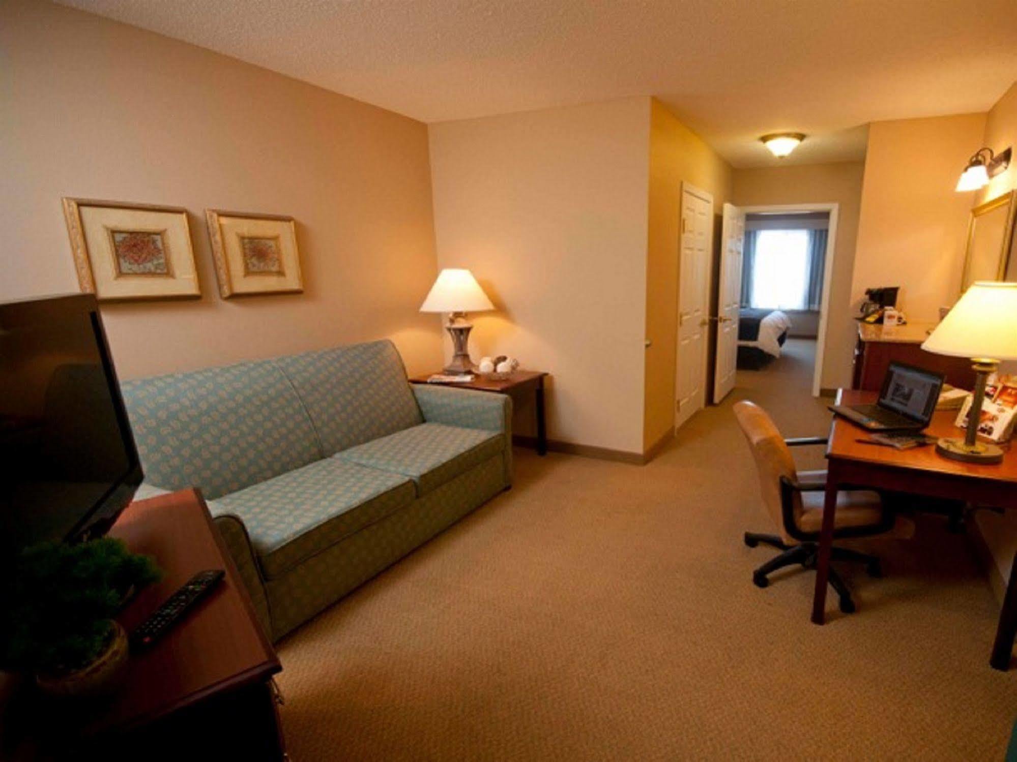 Town & Country Inn And Suites Quincy Exteriör bild