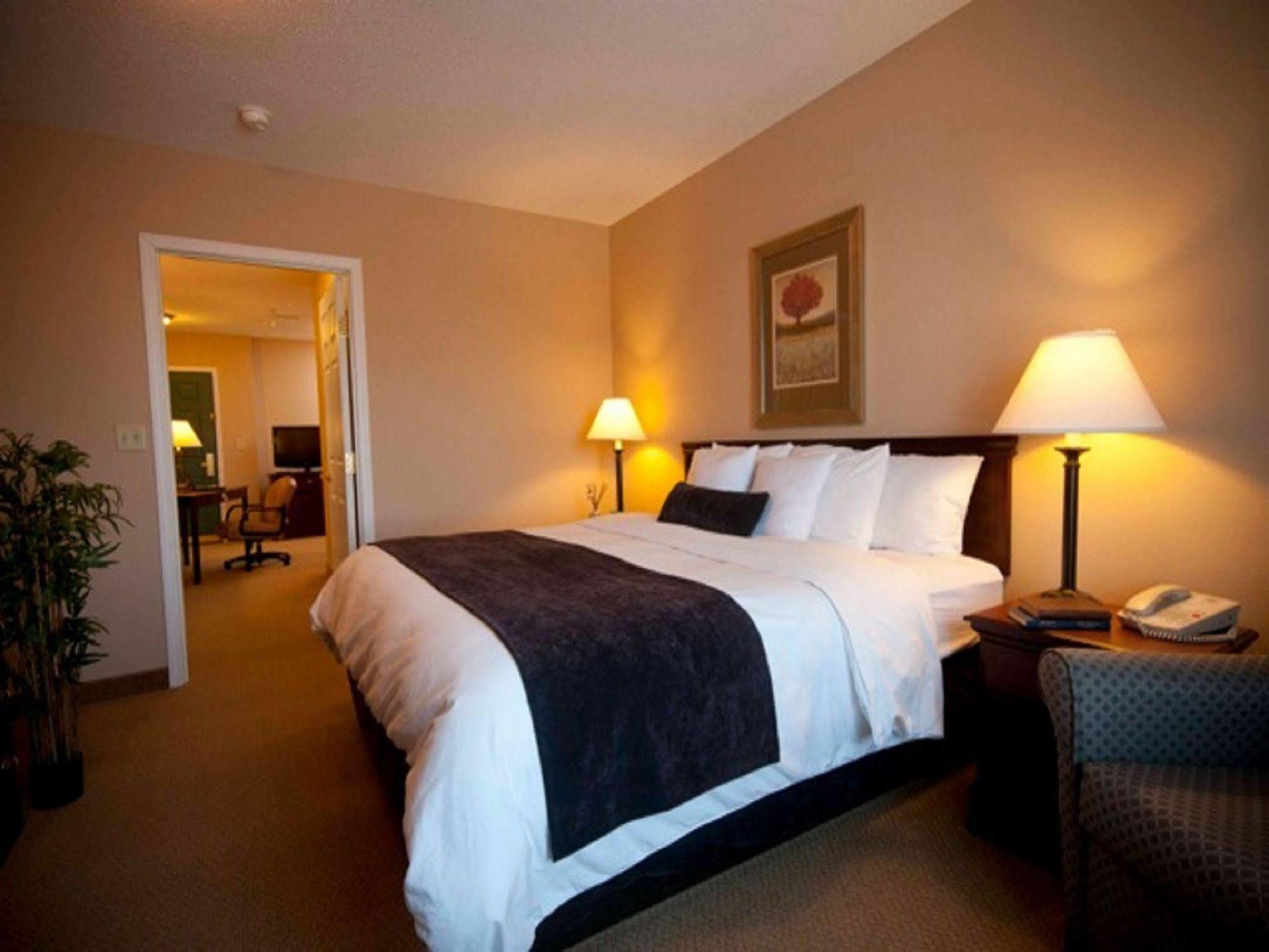 Town & Country Inn And Suites Quincy Exteriör bild
